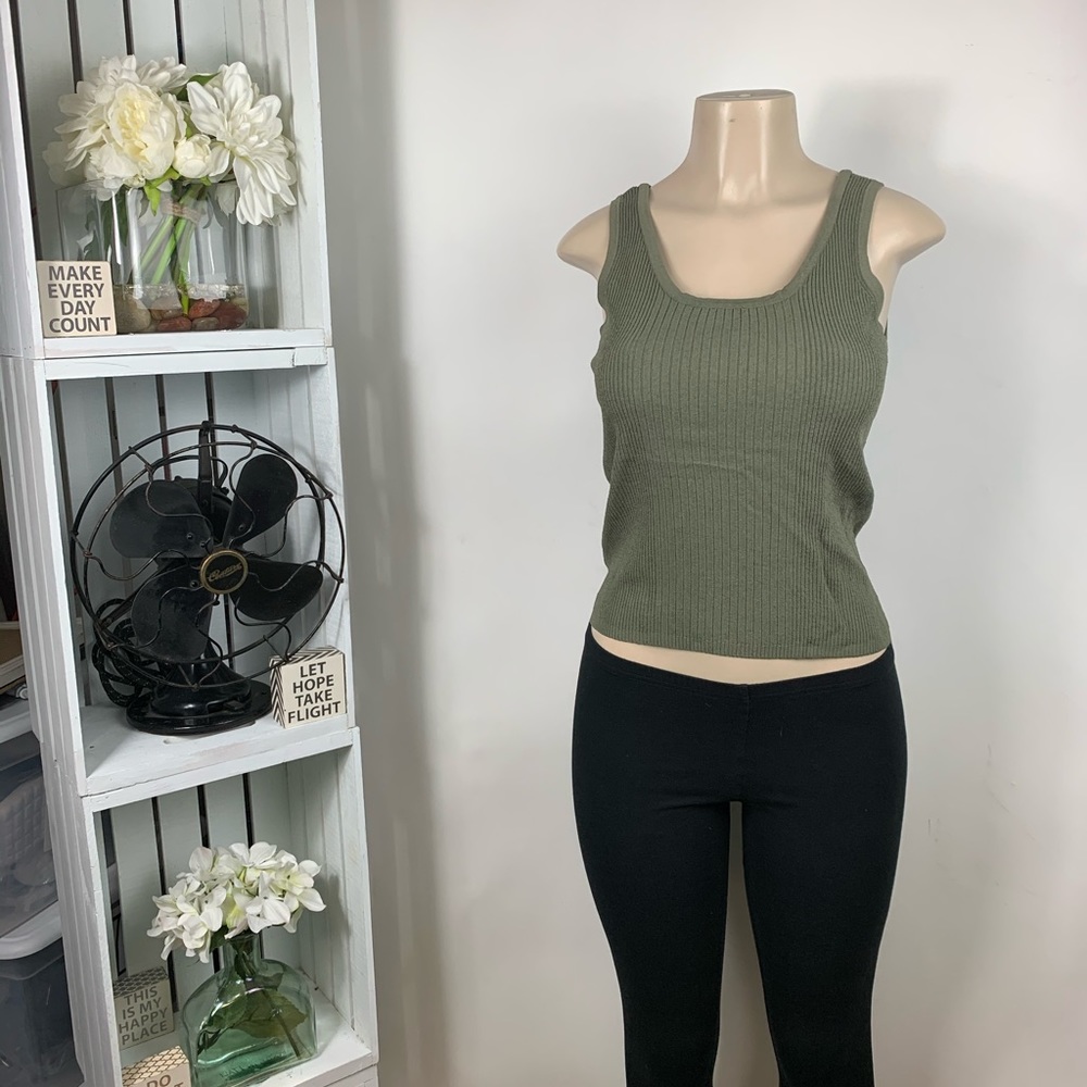 Takeout women’s sleevless top.